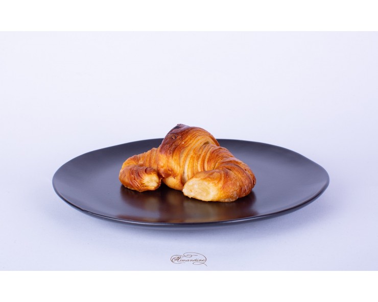 Croissant - by Amandine Viennoiserie