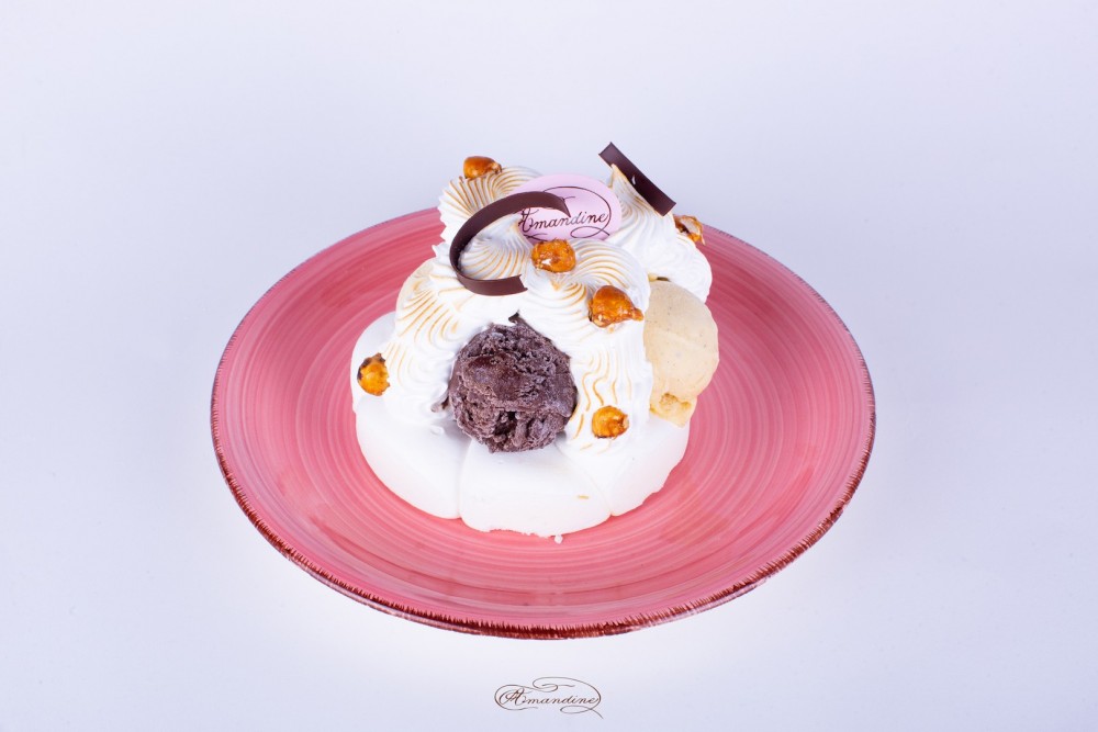 Vacherin Glacé Chocolat Pistache - Entremets by Amandine Patisserie