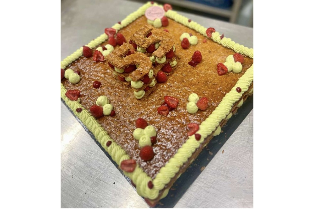 Milles Feuilles Framboise Pistache -  by Amandine Patisserie