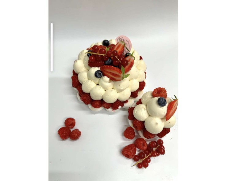 La Pavlova - Entremets by Amandine Patisserie