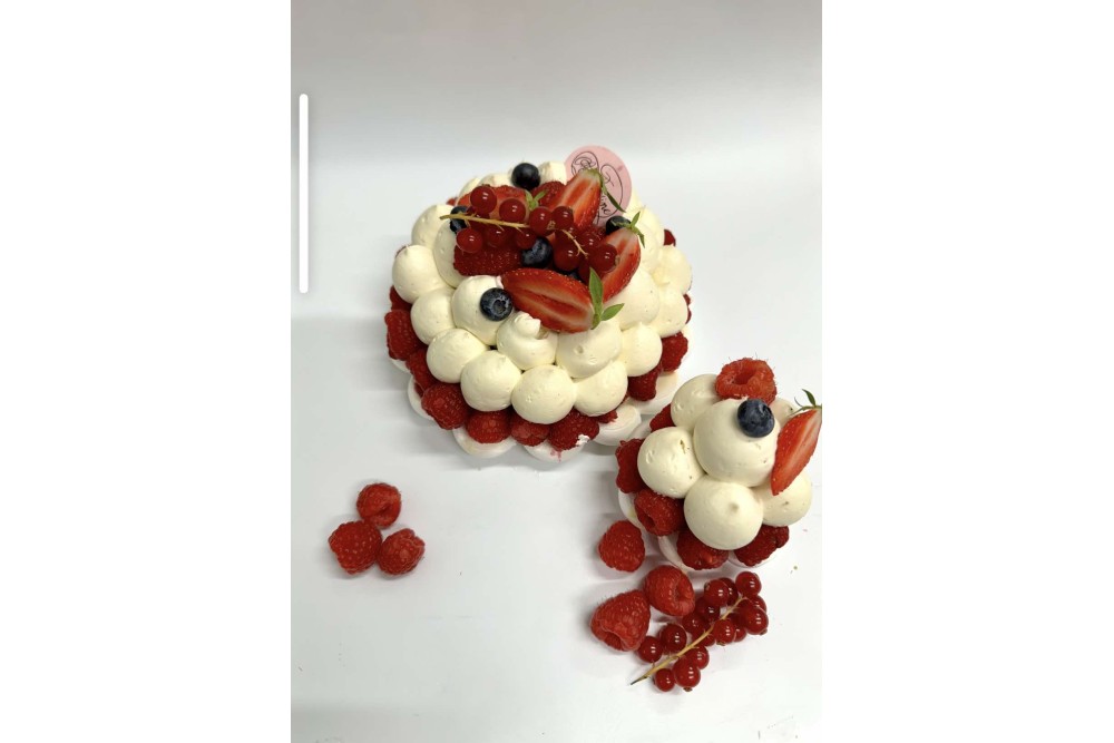 La Pavlova - Entremets by Amandine Patisserie