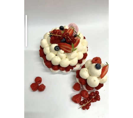 La Pavlova - Entremets by Amandine Patisserie